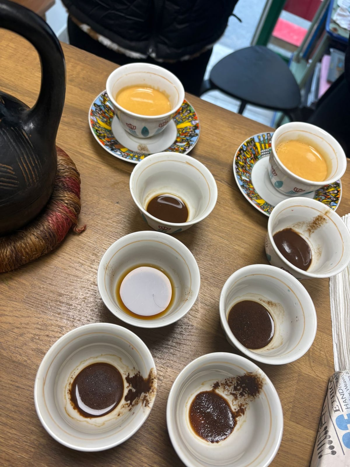 Jebena et cini lors d'une cérémonie traditionnelle